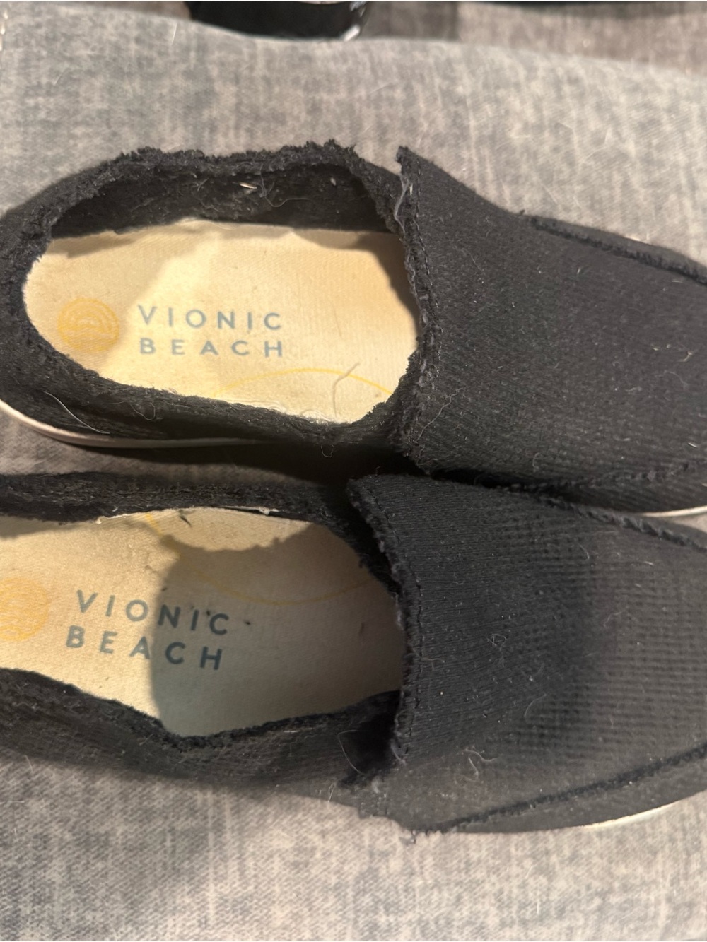 Vionic slip on tennis shoes